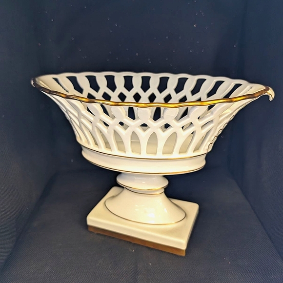 Vintage Vista Alegre Lg Oval Reticulated Pedestal Base Centerpiece